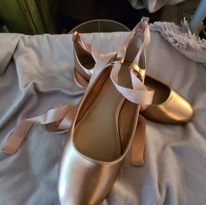 ROSE GOLD BALLET FLATS NEVER WORN SIZE 8